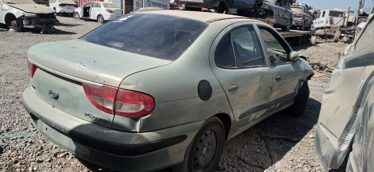  Renault MEGANE 2004    EN DESARME